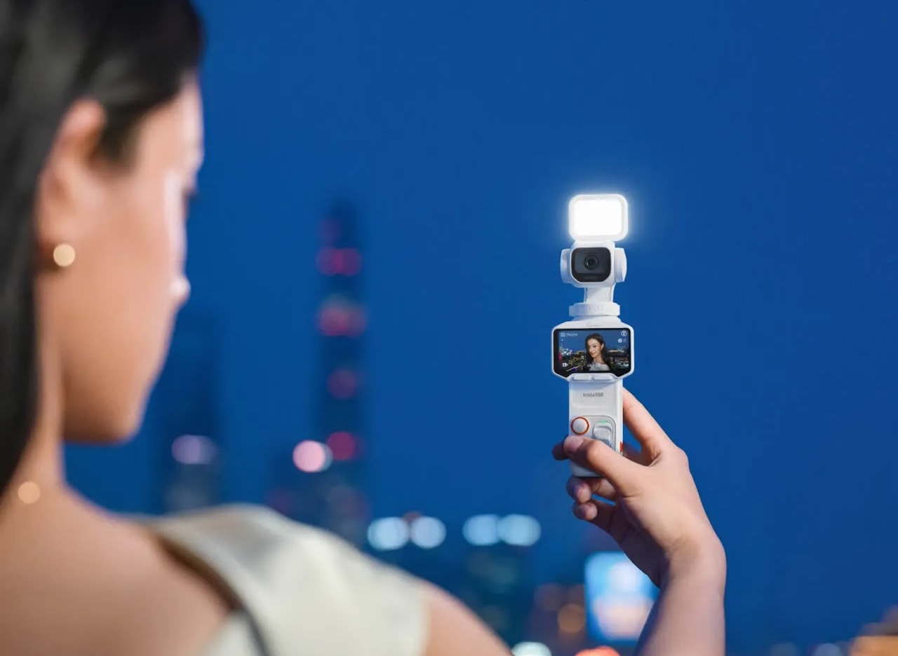 Image showing the Mini Fill Light for Insta360 Luna Pro being used with Insta360 Luna Pro to take a selfie in a low-light setting.